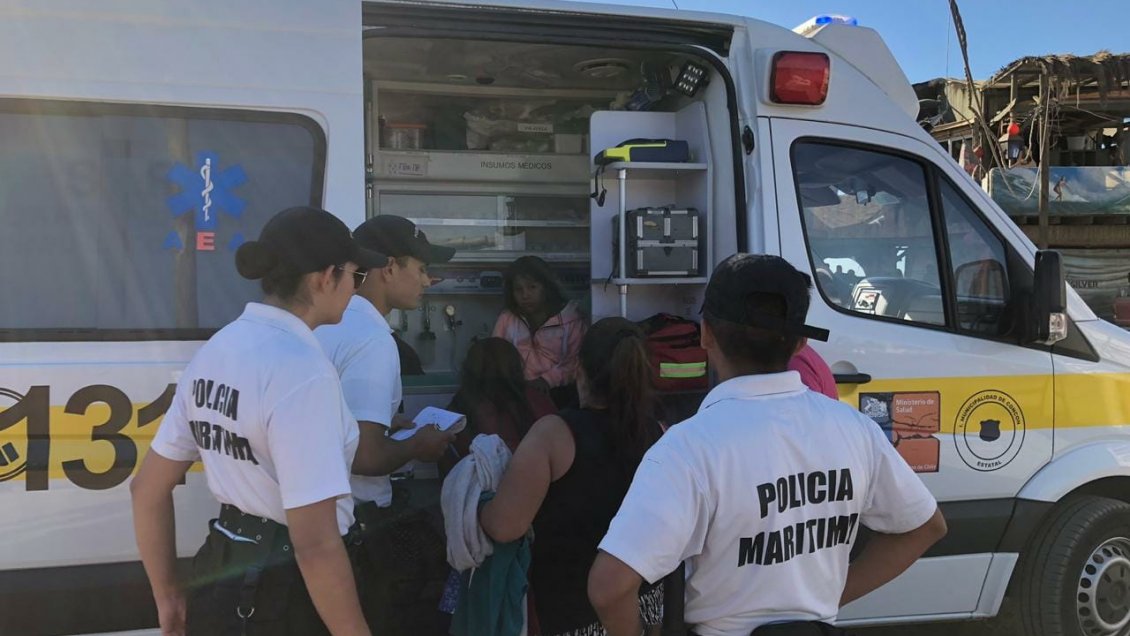 Siete bañistas fueron rescatados con helicóptero desde una playa no apta en Concón