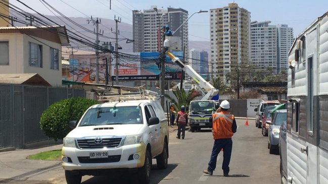 Usuarios acusan que siguen sin energía eléctrica en Iquique