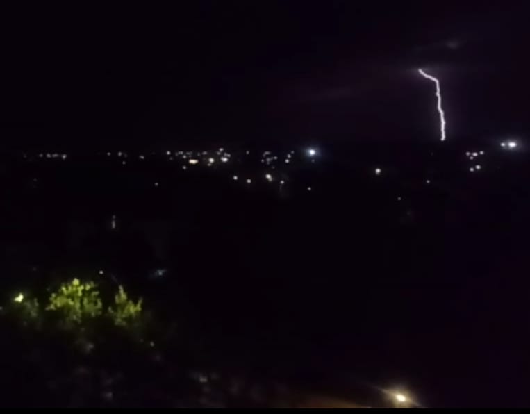 Tormenta eléctrica provocó 15 incendios forestales en el Maule