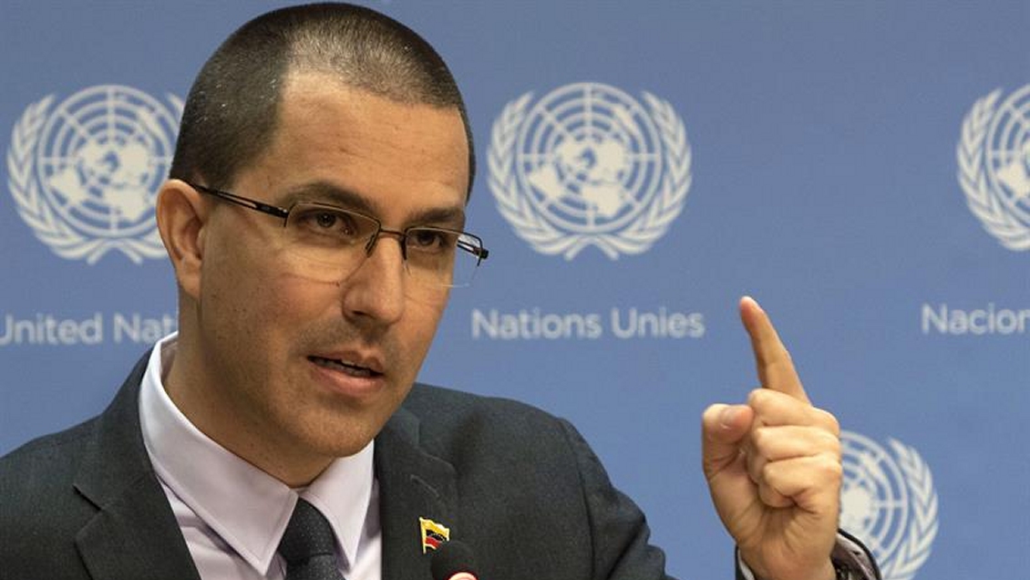 Canciller venezolano acusó a Chile de prestarse para el espectáculo mediático de Trump