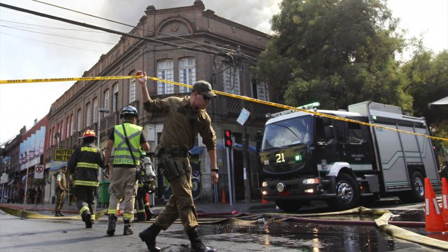 Incendio en Meiggs: Por lo menos dos días permanecerá cerrada la manzana afectada