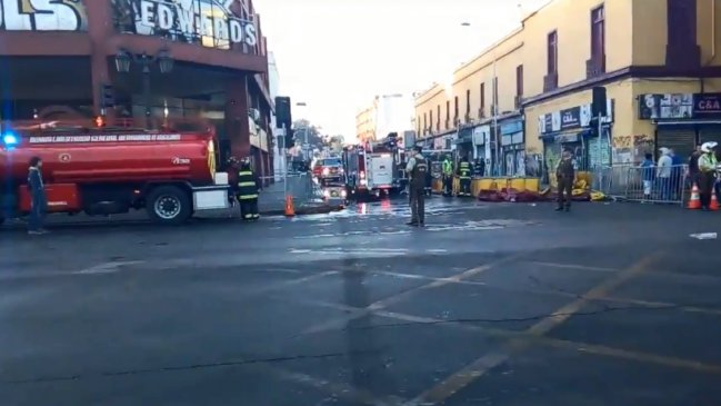 Sigue el trabajo tras incendio en Barrio Meiggs: Tránsito fue restablecido en la Alameda