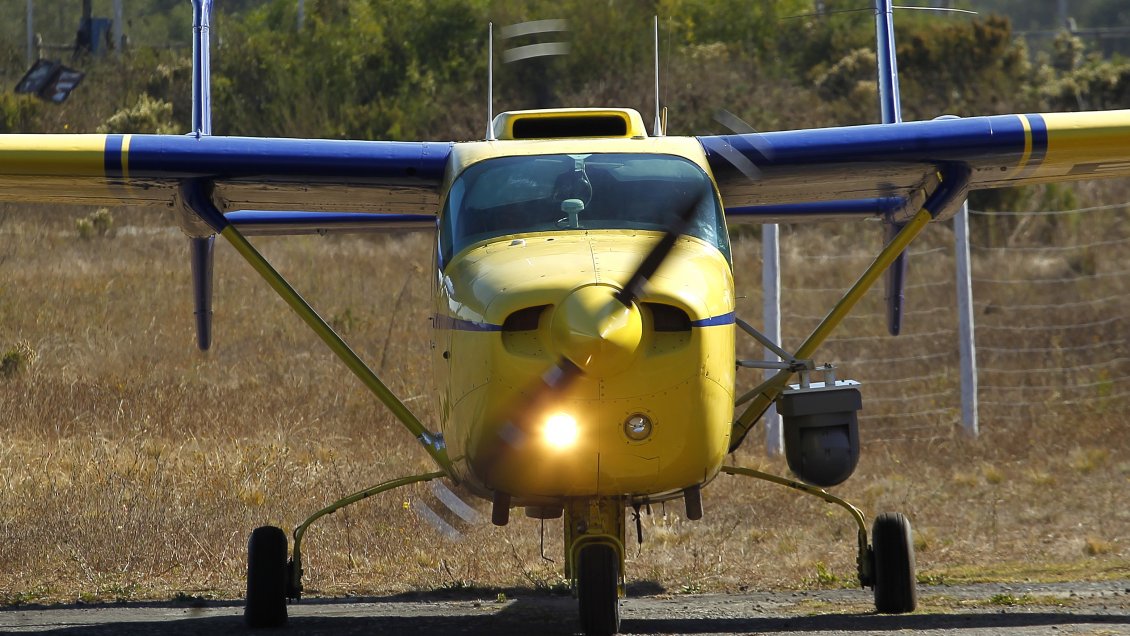 Atacan avioneta que combatía incendios forestales en Cañete
