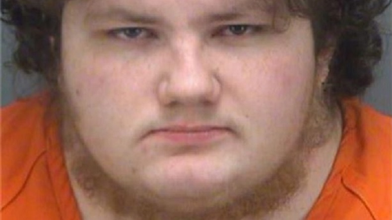 Hombre fue arrestado tras disfrazarse de animal y violar a su perro