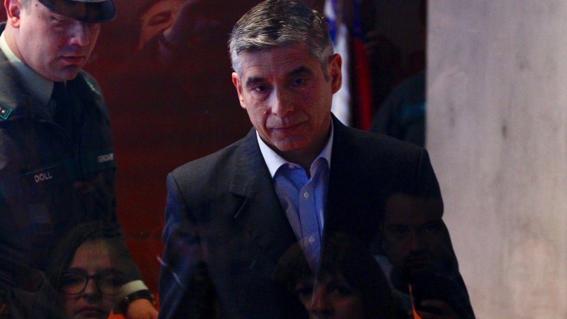 Cuestionan que Carabineros fiscalice arresto domiciliario de general (r) Blu