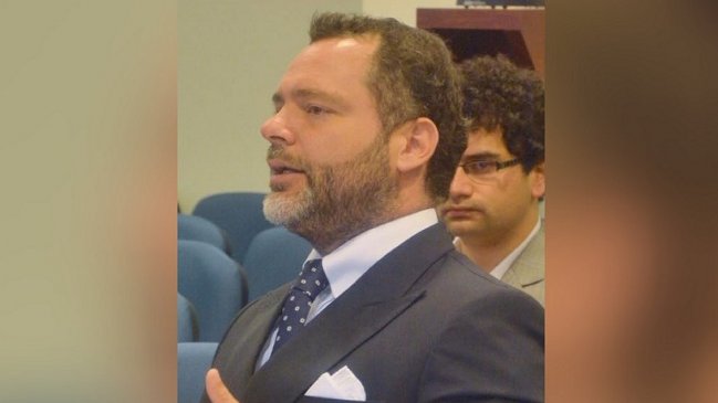 Rosselot tiene querellas por golpear a funcionario municipal y por violencia intrafamiliar