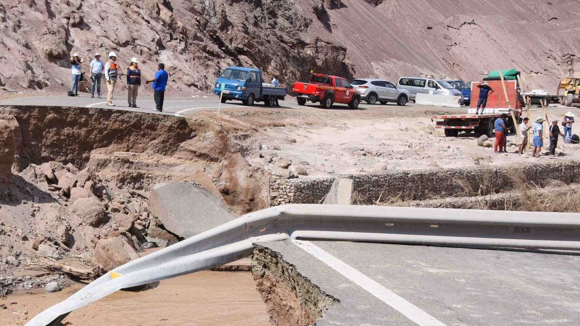 Arica: Fuertes bajadas de agua provocaron nuevo aislamiento de Caleta Vitor