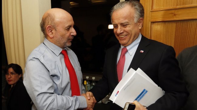 Castro y casos de VIH: Las explicaciones de Santelices son inverosímiles