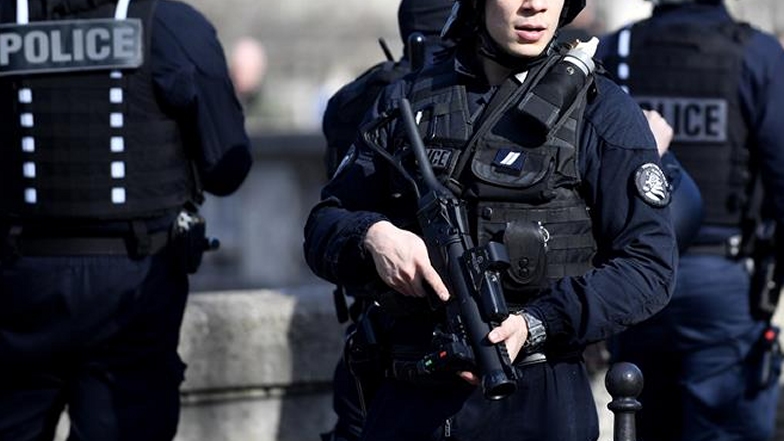 Hallan cabeza de una mujer al interior de un horno en su vivienda de París