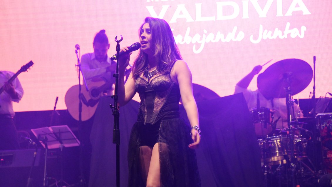 Daniela Cuevas es la ganadora del Festival Cantar Vecinal de Valdivia