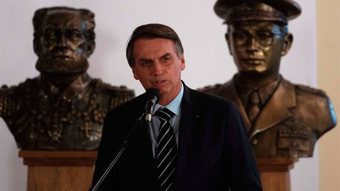 Bolsonaro destituyó a ministro en la primera crisis de su gobierno