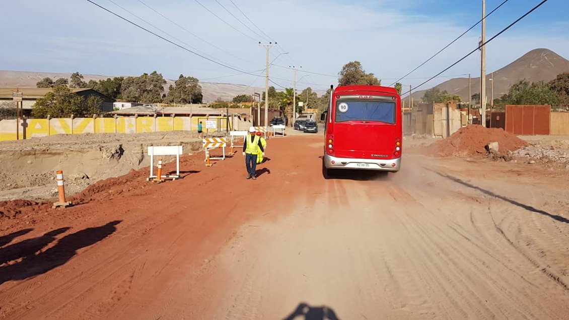 Arica: Habilitan camino de acceso a Cerro Sombrero afectado por el río Acha