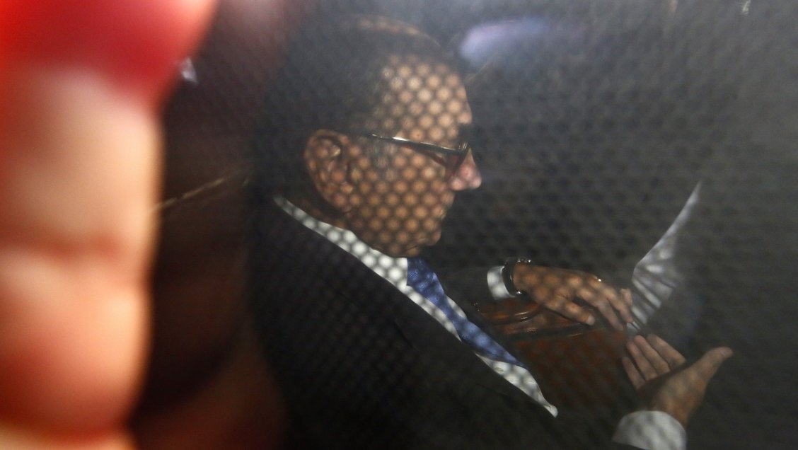 En medio de su detención, Fuente-Alba es interrogado por caso viajes