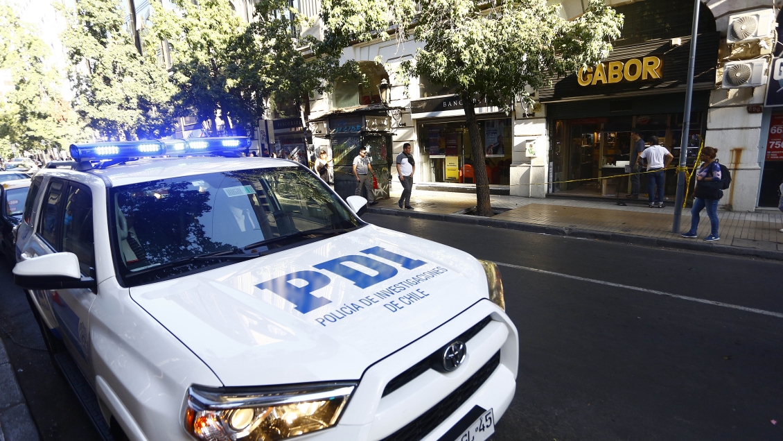 Millonario robo afectó a joyería de Santiago Centro