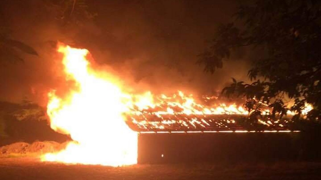 Investigan presunto ataque incendiario contra galpón en cercanías de Victoria