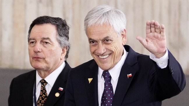 Senadores, ex ministros y embajadores: 