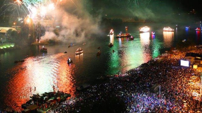 Se acerca la noche valdiviana: Fuegos artificiales y embarcaciones engalanadas iluminarán el Calle Calle
