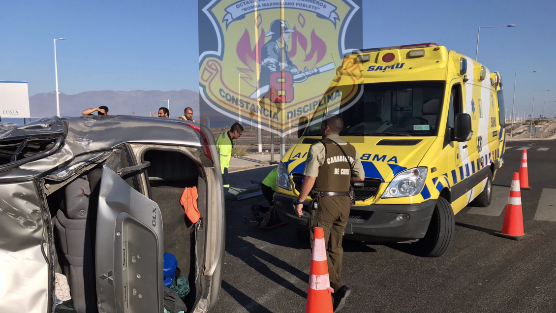 Volcamiento de automóvil dejó dos lesionados en sector norte de Antofagasta