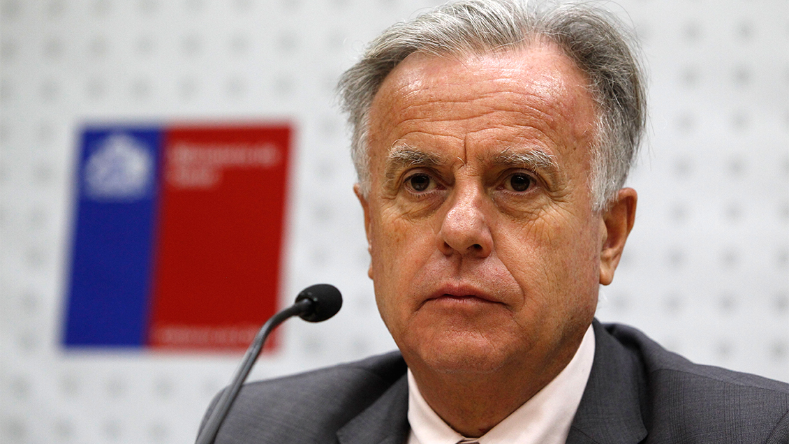 Inmigrantes anuncian acciones contra ministro Santelices por atribuirles alza en el VIH