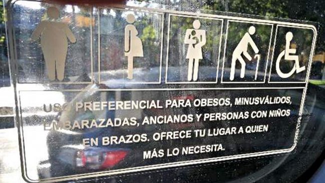 Aclaran origen de cartel del Transantiago que sugiere ceder asiento a 
