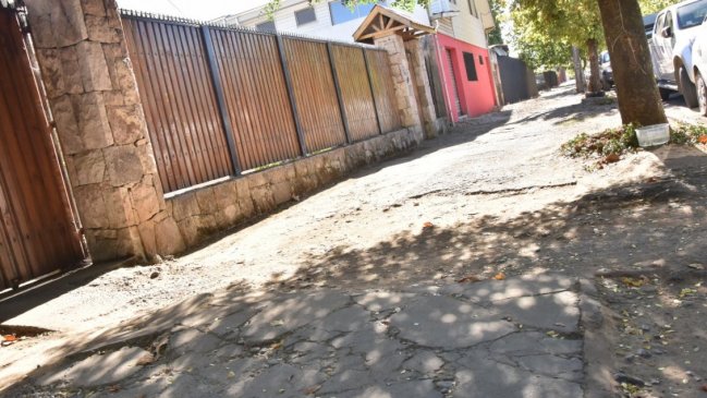 Talca pagará millonaria indemnización a mujer que cayó por culpa de una vereda en mal estado