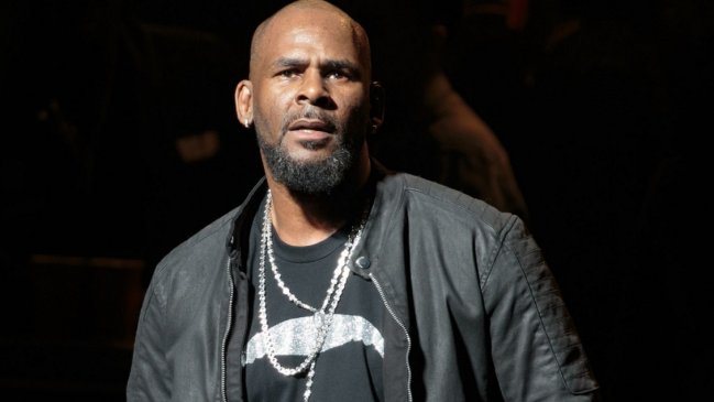 R. Kelly es acusado formalmente de abusos sexuales a tres menores