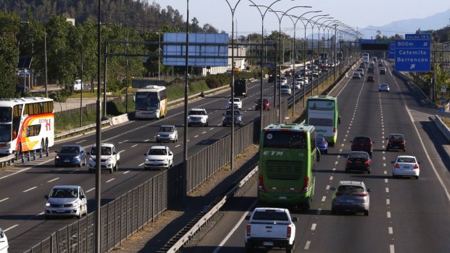 Más de 300 mil vehículos regresan este domingo a la capital