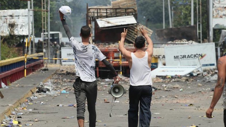 Analista: El intento de pasar ayuda a Venezuela fue mucho más político que humanitario