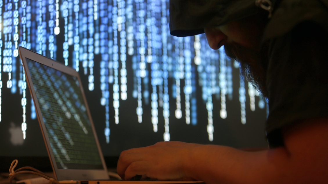 Denuncian que sitio chileno sube fotos de mujeres para acosarlas y difamarlas