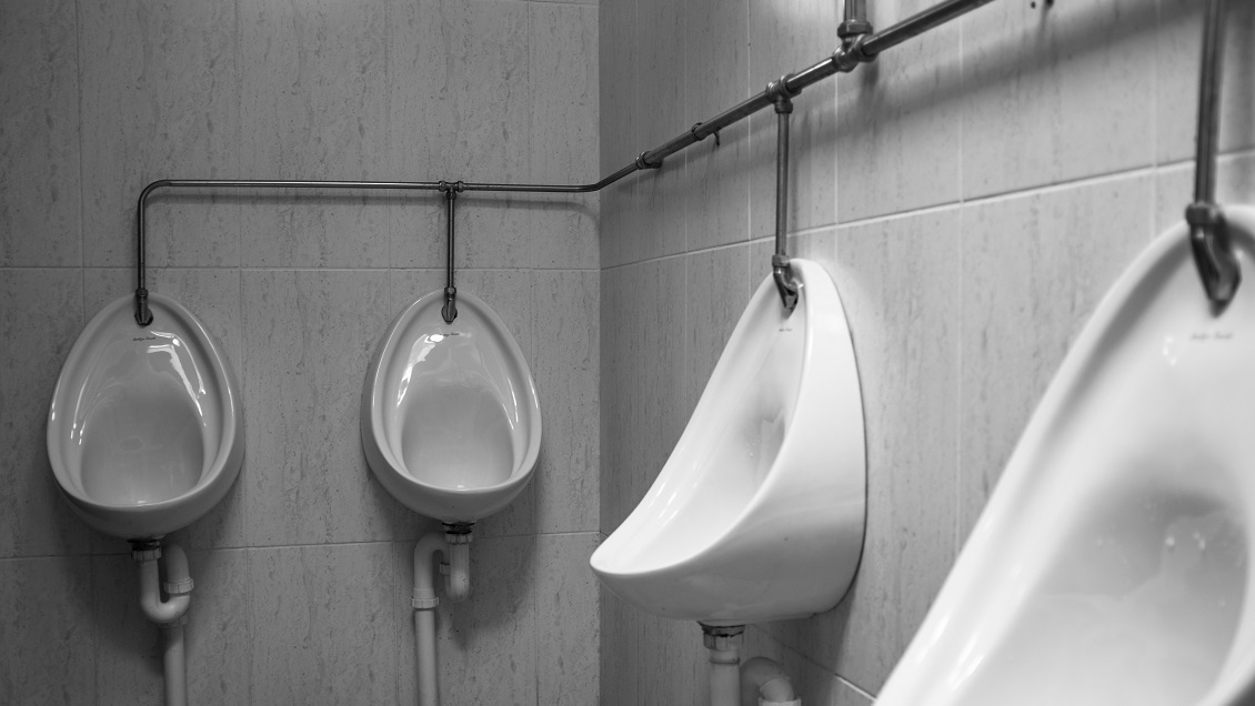 Deportarán a chileno por tomar fotos íntimas de hombres en baños de malls