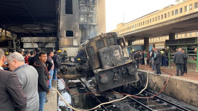 Tragedia en El Cairo por choque de tren y explosión en estación