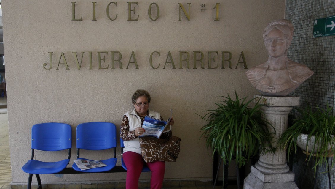 Mineduc intervino en caso de joven transgénero que fue impedida de estudiar en el Liceo 1