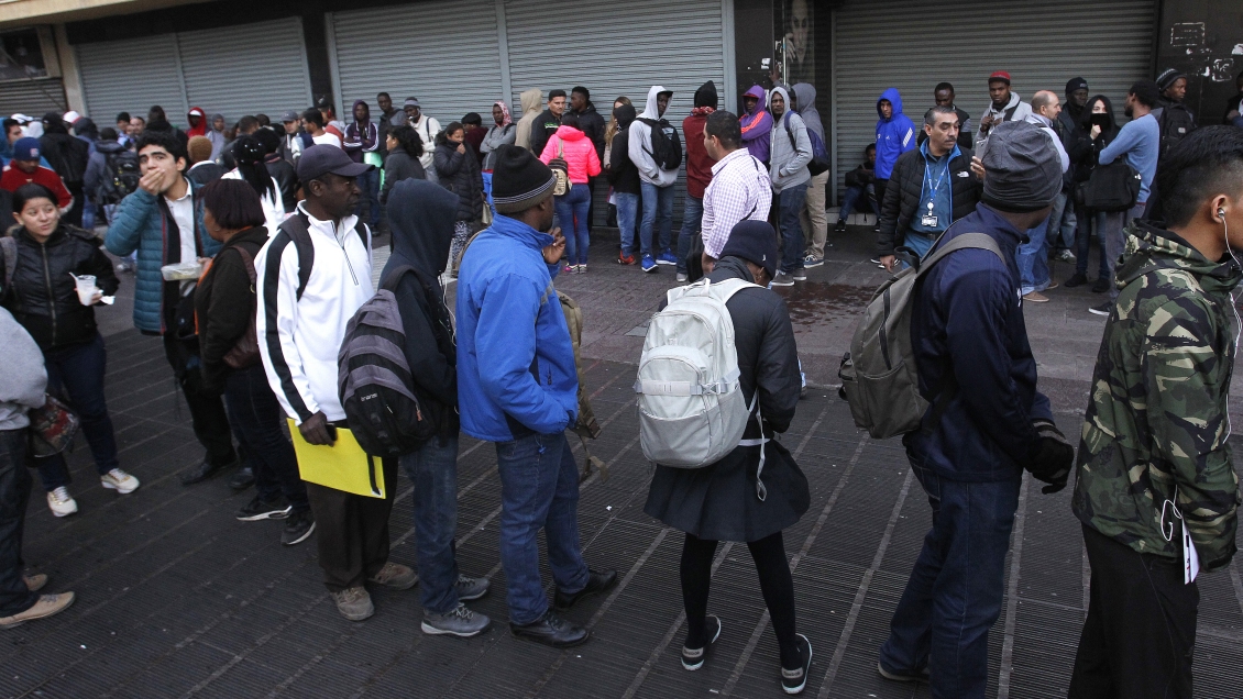 Nacionalidad y color de piel incide en el trato de chilenos a inmigrantes, según estudio