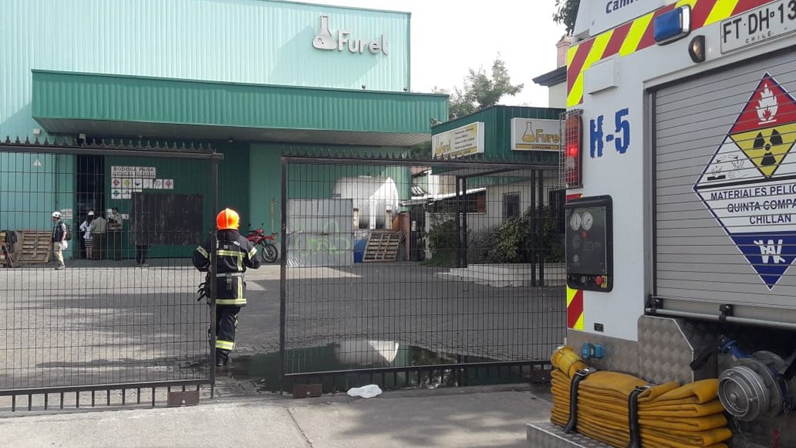 Prohíben funcionamiento de fábrica de químicos que sufrió incendio en Chillán