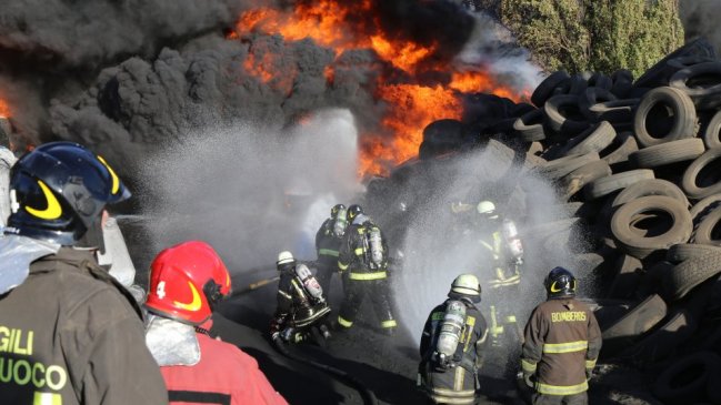 Talcahuano en Alerta Amarilla por contaminación tras incendio de neumáticos