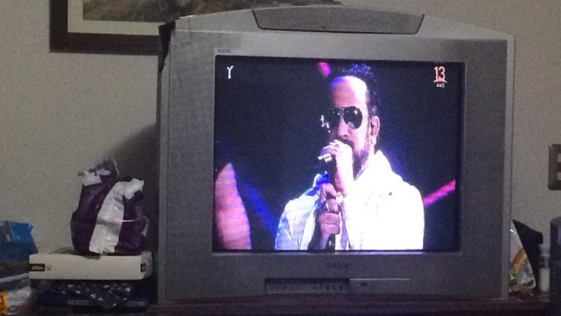 Como en los '90: fanáticos vieron a Backstreet Boys en televisores de tubo