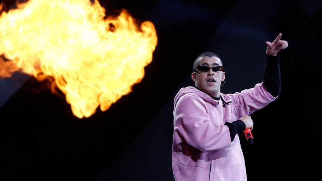 Hasta el vendedor de bebidas gozó con Bad Bunny en Viña 2019