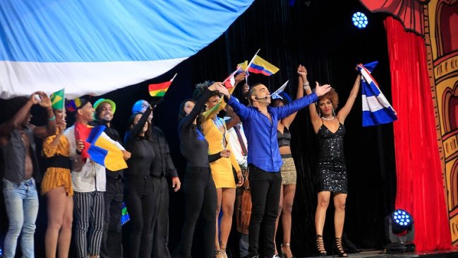 Actor revela que PDI llegó al camarín de Jorge Alís para pedir documentos a extranjeros