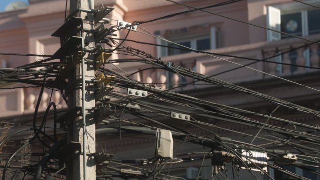 Mil millones de dólares: Clientes de empresas eléctricas deberán pagar cambio de medidores