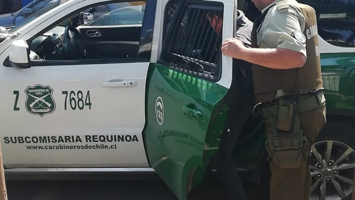 Detienen a tres sujetos acusados de asaltar a una persona a la salida de un banco en Rengo