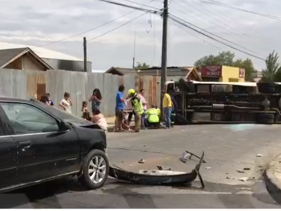 Talca: Volcamiento de autobus dejó 16 heridos