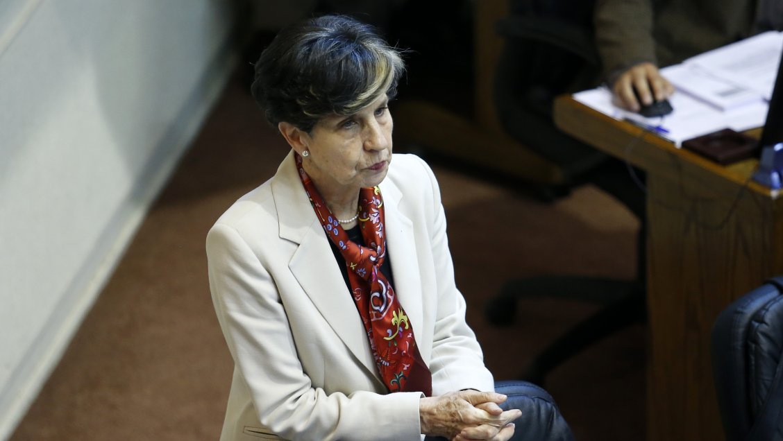 Afección respiratoria mantiene en reposo a Isabel Allende