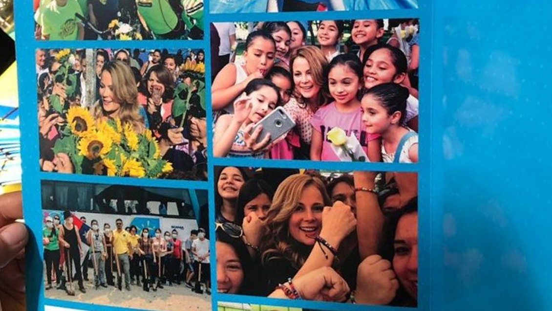 Acusan a Cathy Barriga de repartir carpetas con su imagen en la portada