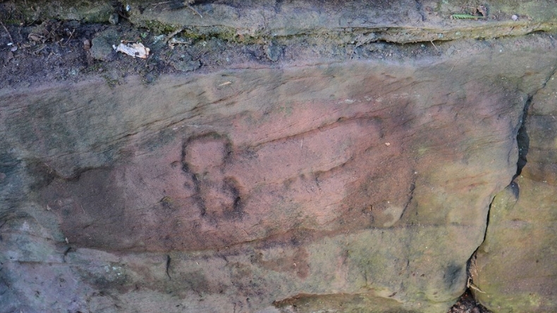Encuentran figura de un pene tallado en muro romano hace más de 1.800 años