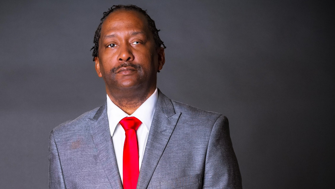 Grupo neonazi eligió como su nuevo líder a activista negro que planea disolverlos