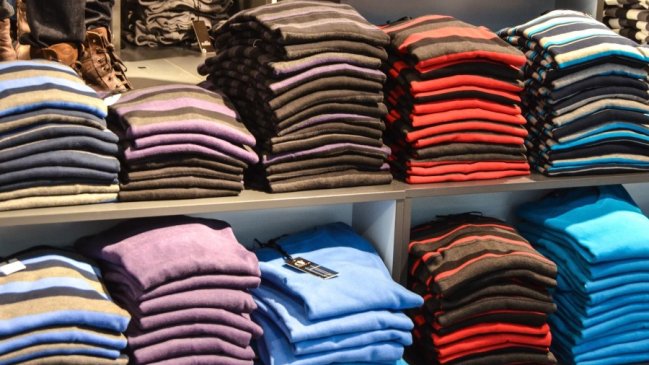 Desconocidos sustrajeron millonario cargamento de ropa desde local comercial