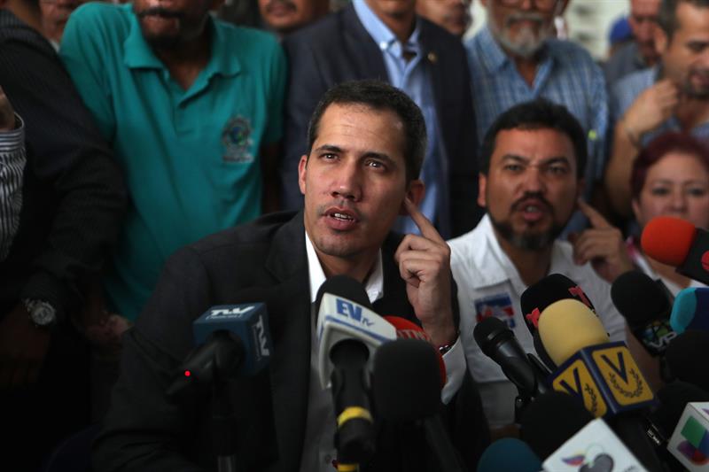 Guaidó evalúa hacer 