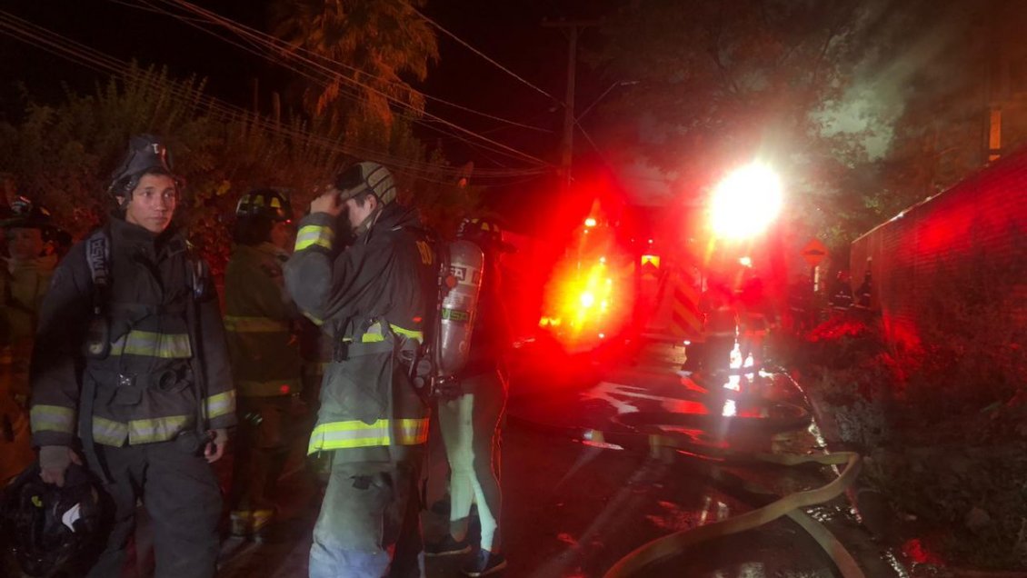 Cuatro bodegas fueron afectadas por incendio en La Pintana