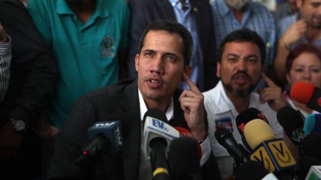 Guaidó evalúa hacer 