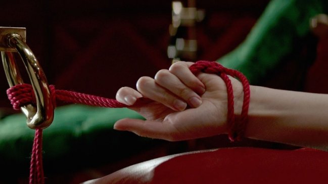 Mujer casi se muere por imitar escena de 